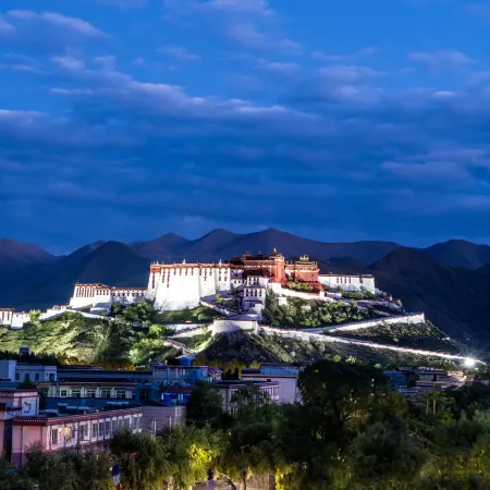 Yunshang Four Seasons Premium Oxygen Hotel (Potala Palace Branch)