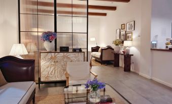 Eiffel Art Hotel