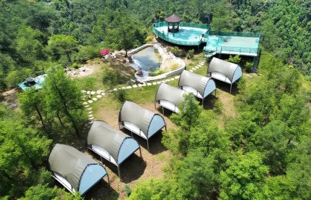 Xiangwang • Wuliyunsong Camping Hotel Отели в г. Шанлинь