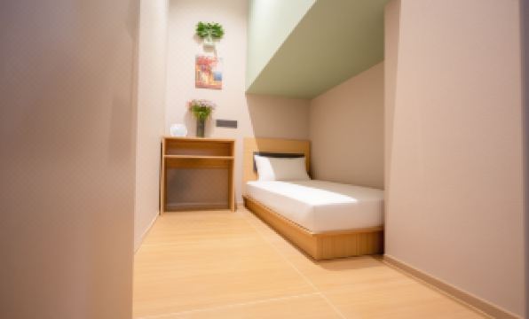 Litchi in Red · Elegant Studio - Youth Stay Inn