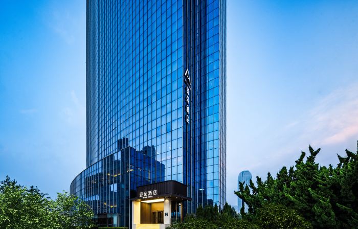 大連星海廣場會展中心地鐵站亞朵飯店