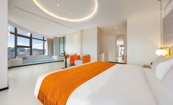 Bairan Private Hot Spring Smart Cinema Design Hotel (Xingyi Jushan Square Huijin Center)