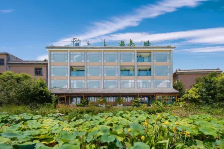 Fuxian Lake Xiake Yunqi Homestay Отели рядом с достопримечательностью «Yangzong Passenger Transport Terminal»