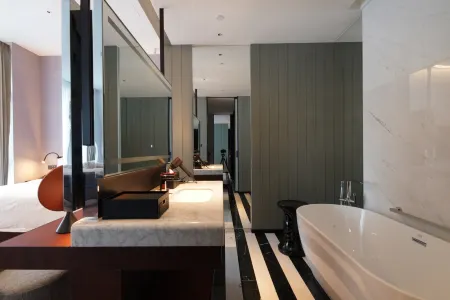 Radisson RED Jingyue Changchun Отели рядом с достопримечательностью «College of Humanities & Science of Northeast Normal University»