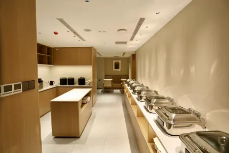 Shangqiu Jinshangju Yangmu Hotel (Shangqiu Vocational and Technical College Wanda Plaza) Отели рядом с достопримечательностью «Zhang Xun Ancestral Hall»