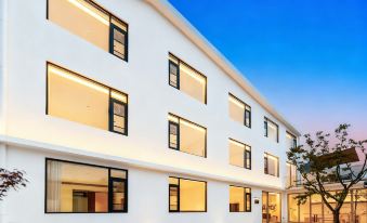 Jueshanju Hotel (Huashan North Station)