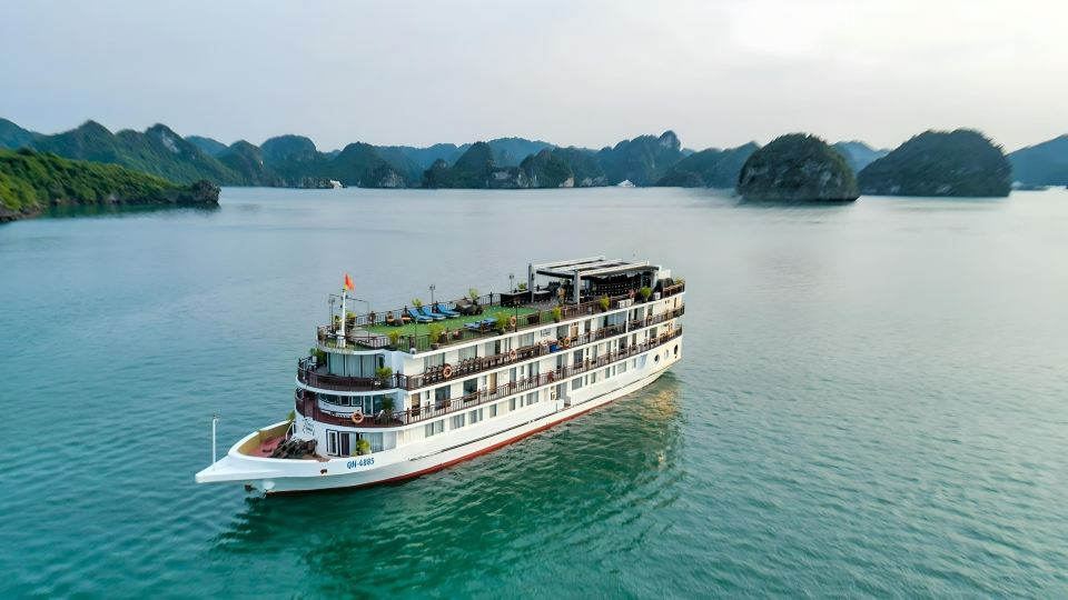 Amanda Cruise Ha Long Bay
