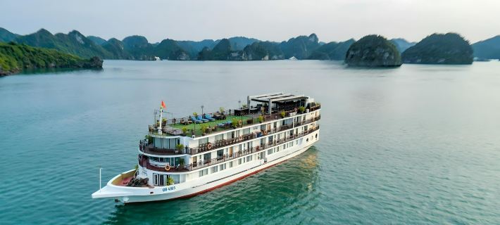 Amanda Cruise Ha Long Bay Hotels in Tuan Chau