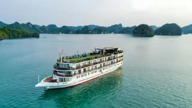 Amanda Cruise Ha Long Bay