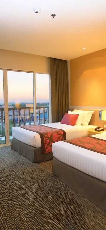 ห้องดีลักซ์พลัสเตียงแฝดพร้อมระเบียง