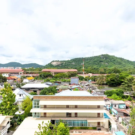 Hua Hin Loft Отели рядом с достопримечательностью «Ночной базар Хуа Хина Бун Чалерн»
