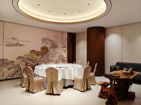 Shenzhen JunYi International  Hotel Отели рядом с достопримечательностью «Shenzhen Institute of Information Technology»