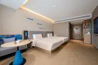 Home Inn (Linjiang Jiangxin Island Yalu River Branch)
