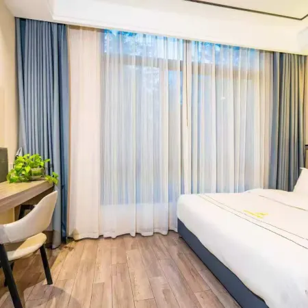 Century Yuecheng Hotel (Jintang Hantan Road)