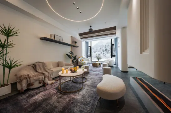 Xia Banji · Inn Circle Zhuhai Wentang Boutique Stay (Anji Yunshang Grassland Ski Resort) Hotels near Sky Land