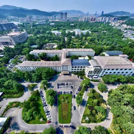 Nanjiao Hotel Отели рядом с достопримечательностью «Цяньфошань»