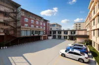 Xichang Miramar Hotel (Qionghai 17 Degrees) - parking