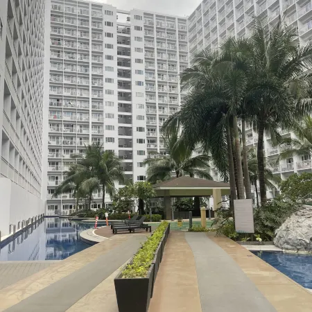 1 BR Condo Unit with Balcony 12th Floor | Pool View near MOA