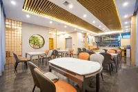 藝龍瑞雲飯店（濮陽龍城廣場市政府店） - 2 星級