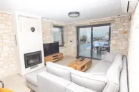 PIERRES BLANCHES WITH PRIVATE POOLS