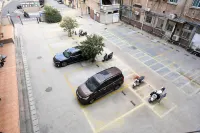 Mingxuan Business Hotel (Zhangzhou Ancient Town RT-Mart Store) - parking