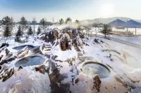Floral Hotel · Shanyue Qiqiu Hotel - Hot Springs