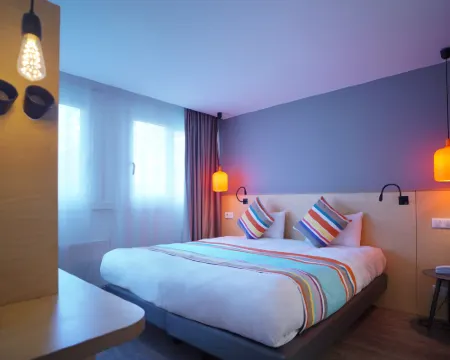 La Regence Hotels in Courbevoie