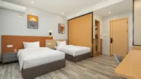 Jinyunqi Hotel (Pujiang Wenmiao Champagne City)