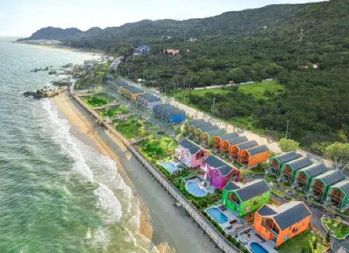 Trân Châu Beach Resort Hotels near Minh Dam Base