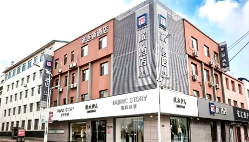 Pai Hotel (Dandong Kuandian Pedestrian Street) - parking