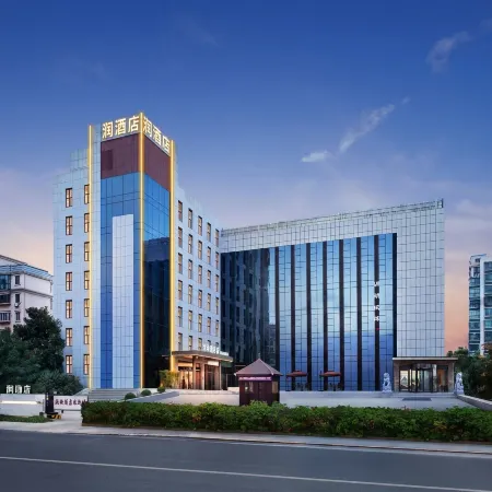 Run Hotel (Yancheng Baolong Square Luming Road)
