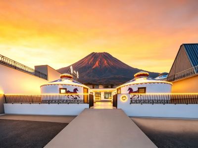 Sheyishe | Gonglu Muge · Mongolian Style Scenic Pastoral Residence (Ulan Hada Volcano)