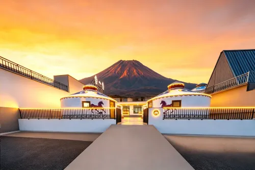 Sheyishe | Gonglu Muge · Mongolian Style Scenic Pastoral Residence (Ulan Hada Volcano)