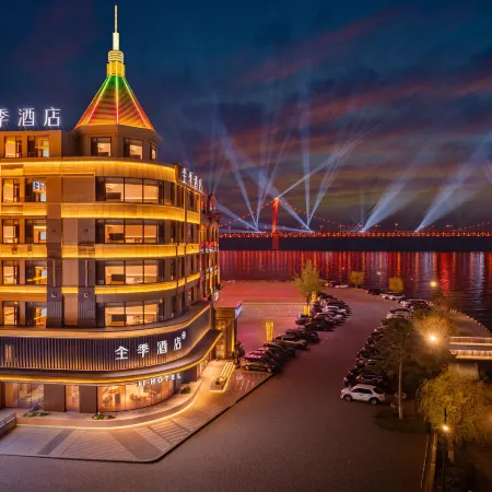 Quanji Hotel (Dalian Xinghai Plaza Branch)
