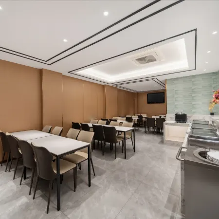 Yizhi Hotel (Urumqi Hotan 2nd Street)