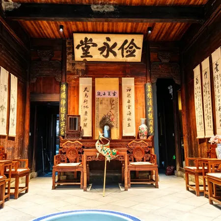 Qinde Inn Yixian Hongcun Sheying Family