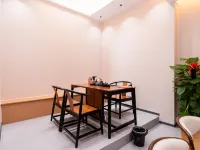 Guijinghua Hotel (Guilin High-Speed Railway North Station) Hotels in Lingchuan