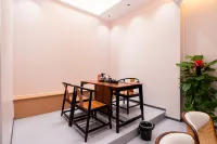 Guijinghua Hotel (Guilin High-Speed Railway North Station)