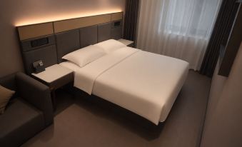 Elong Me Hotel