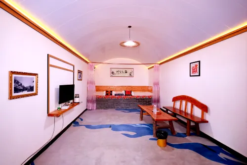 Yan'an Xianghe Farmyard Cave Accommodation