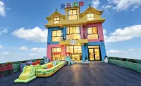 Tongle Family Vacation Boutique Stay (Jinshan North Station) - Pools