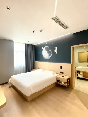 Jiayuguan Hotel (Guancheng Silk Road Culture Expo Park) - parking
