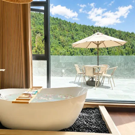 Iron-eating Beast · Designer Homestay (Changpinggou Scenic Area Store)