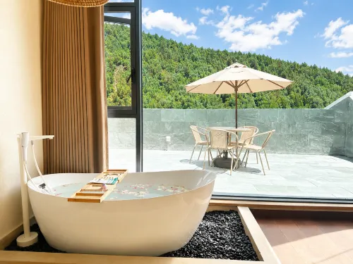 Iron-eating Beast · Designer Homestay (Changpinggou Scenic Area Store) - Inns