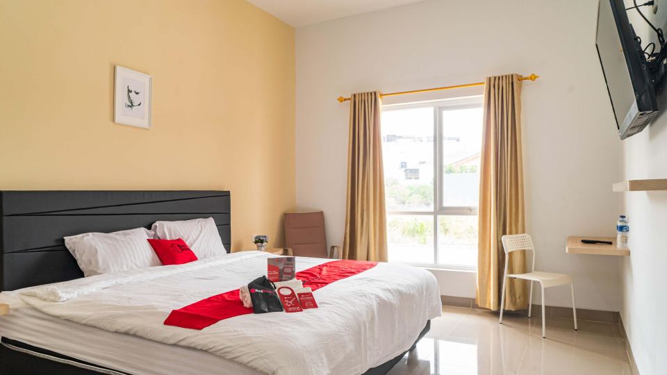 RedDoorz Plus near Teras Kota 3