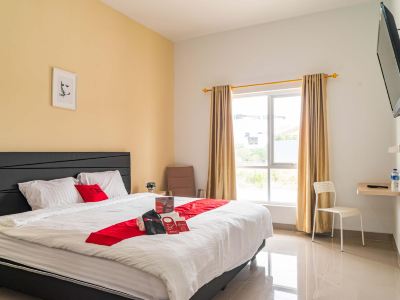 RedDoorz Plus near Teras Kota 3
