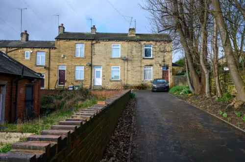 Comfortable 2-Bed Home in Batley – Sleeps 3 - Wi-Fi
