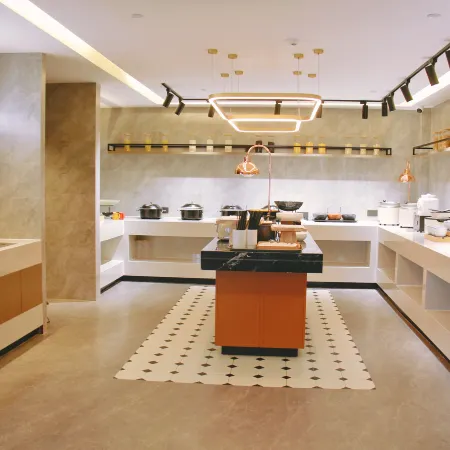 HomeInn Plus (Lixin Qicai World Renmin Road Branch)