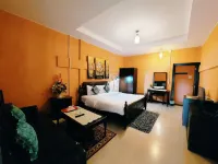 Retro Box Hotel Chumphon