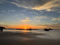 Lingao QieTingfengyin Homestay